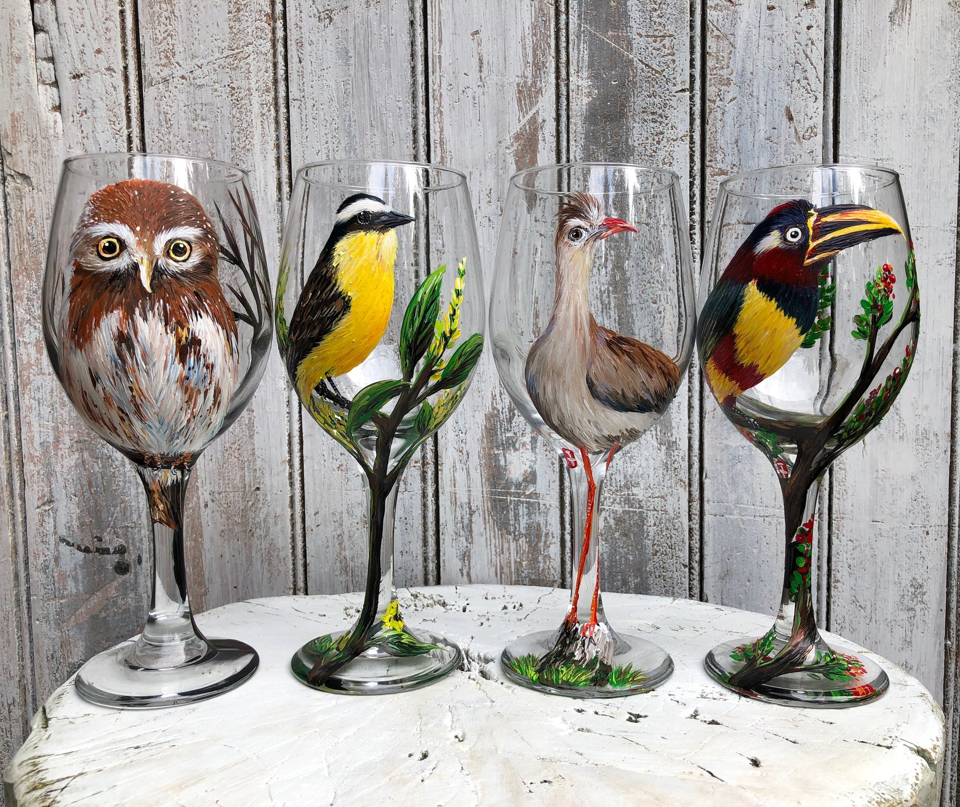 Hand-Painted Bird Wine Glass: Personalized Avian Art
