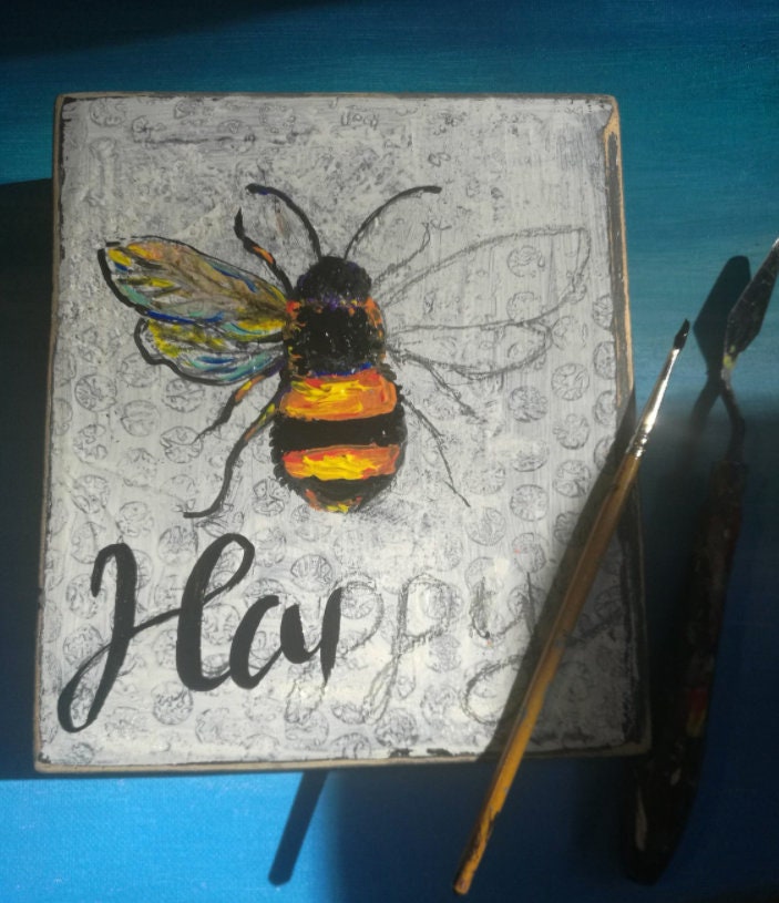 Be happy sign, bee happy, Bee painting, Bee decor, Bee decorations, farmhouse decor, Happy decor, Bee art, Bee happy sign, Bee artwork