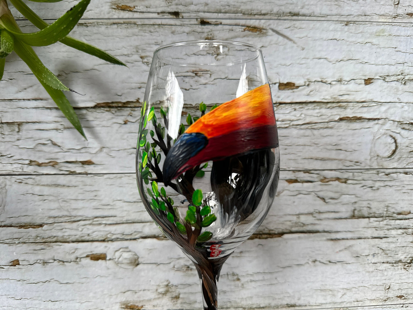 Toucan Bird Wine Glass, Hand Painted Bird Wine Glass, Mom Gift, Dad Gift, Bird Birthday Wine Gift, Toucan Lover Gift, Tropical Wine Glass