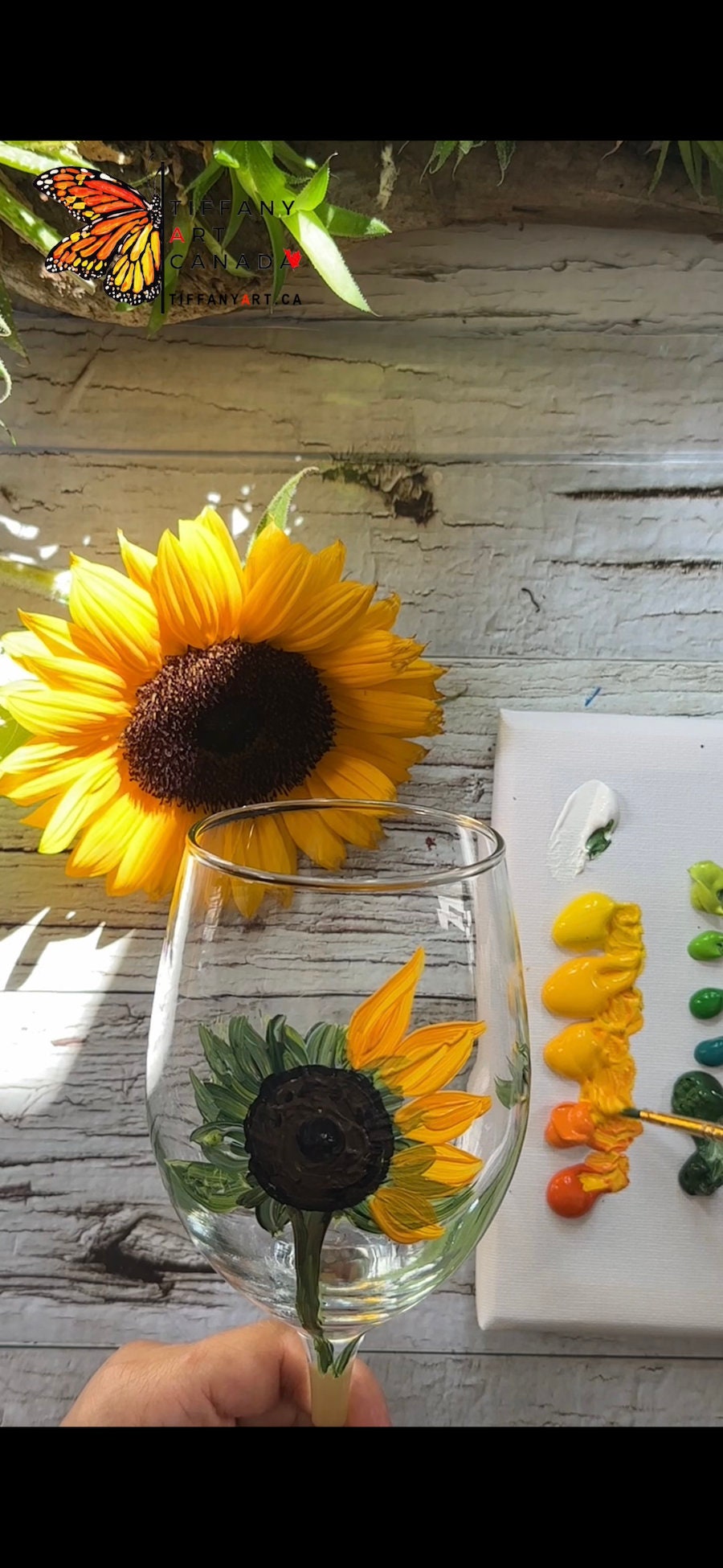 Hand Painted Sunflower Wine Glass: Cheerful Floral Decor