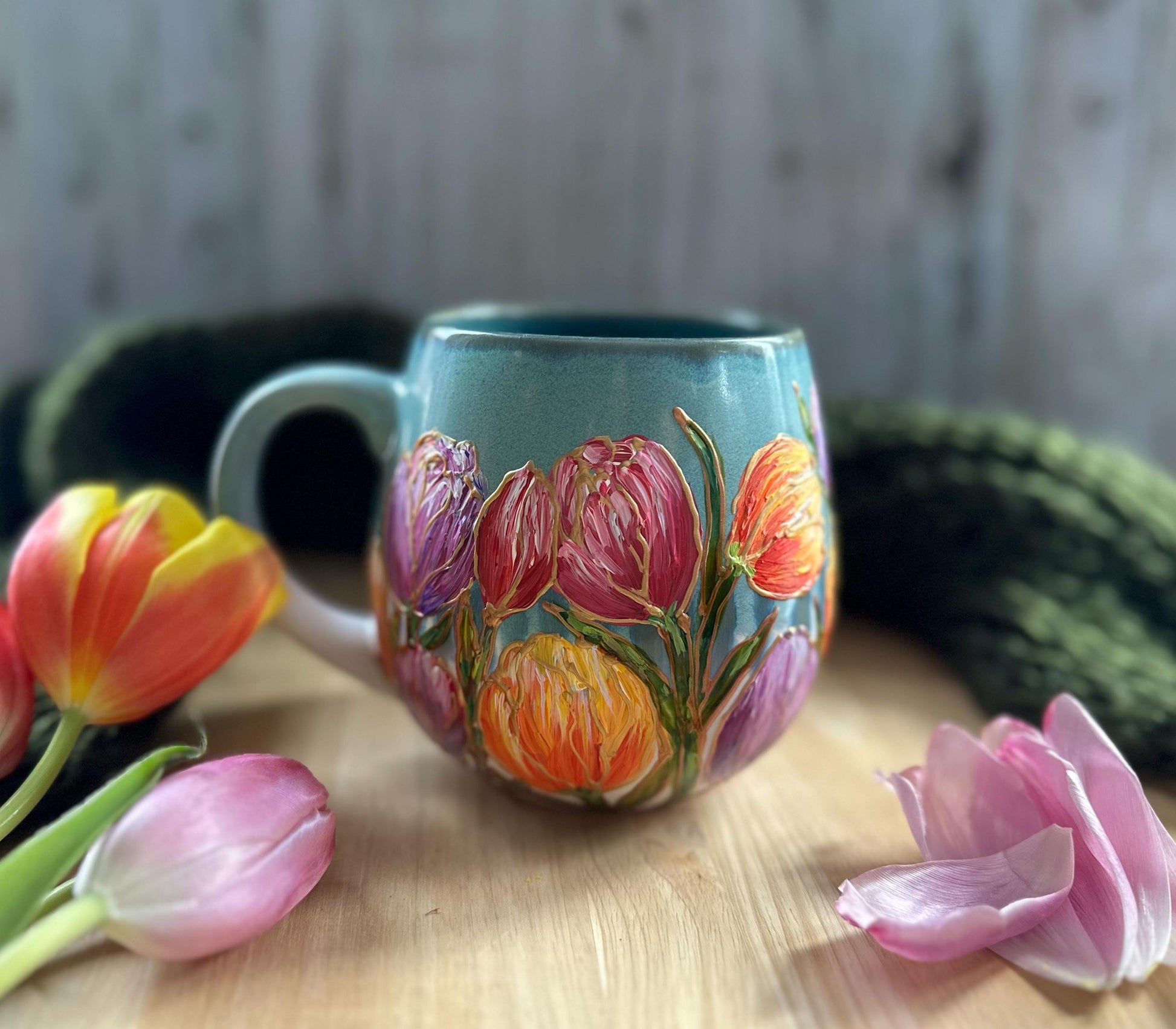 Hand Painted Tulip 20oz Mug: Personalized Floral Gift