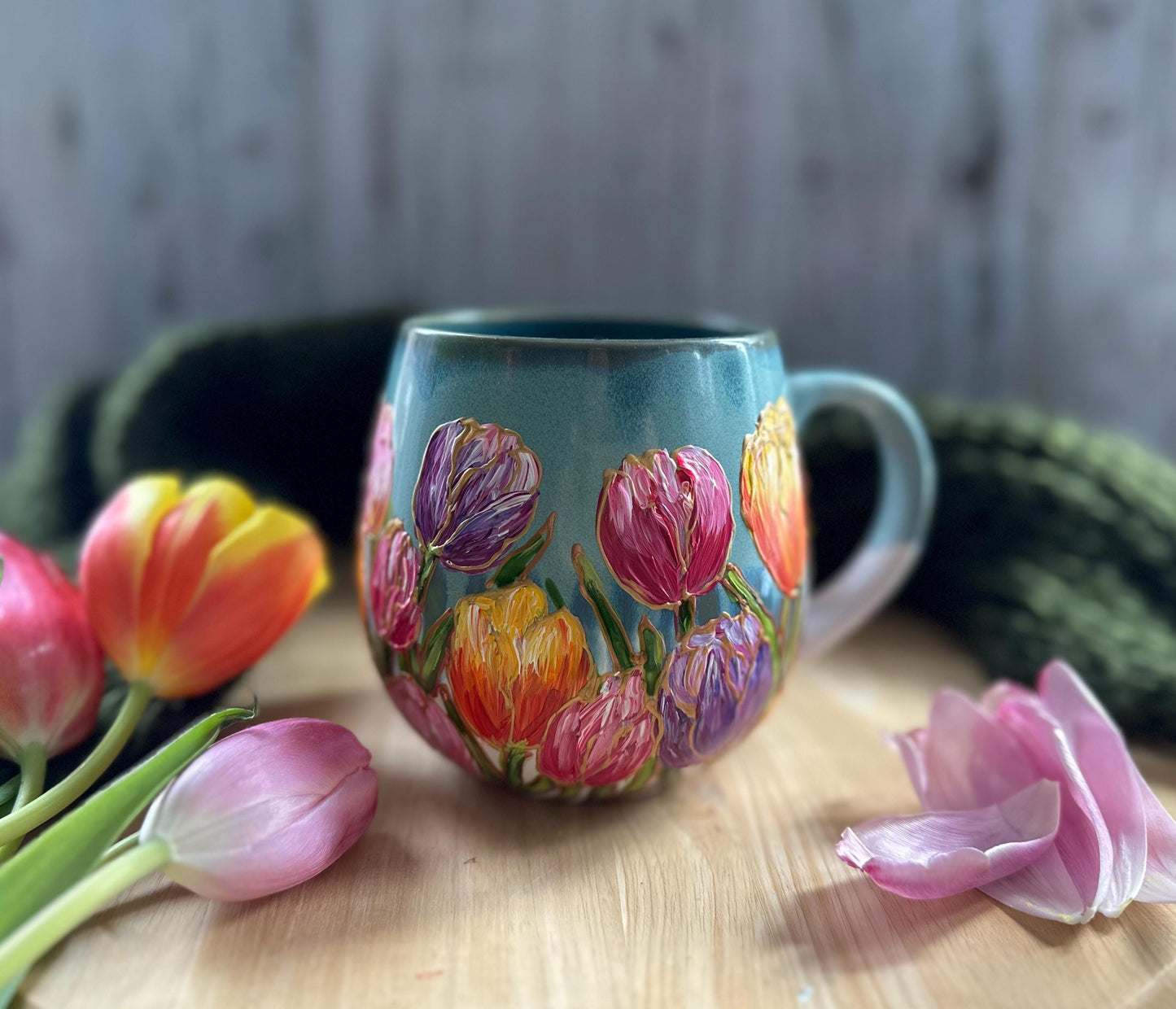 Hand Painted Tulip 20oz Mug: Personalized Floral Gift