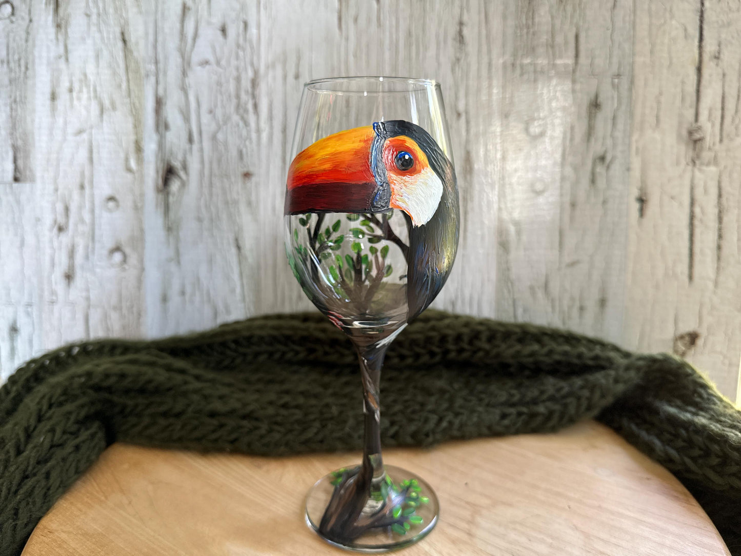 Toucan Bird Wine Glass, Hand Painted Bird Wine Glass, Mom Gift, Dad Gift, Bird Birthday Wine Gift, Toucan Lover Gift, Tropical Wine Glass