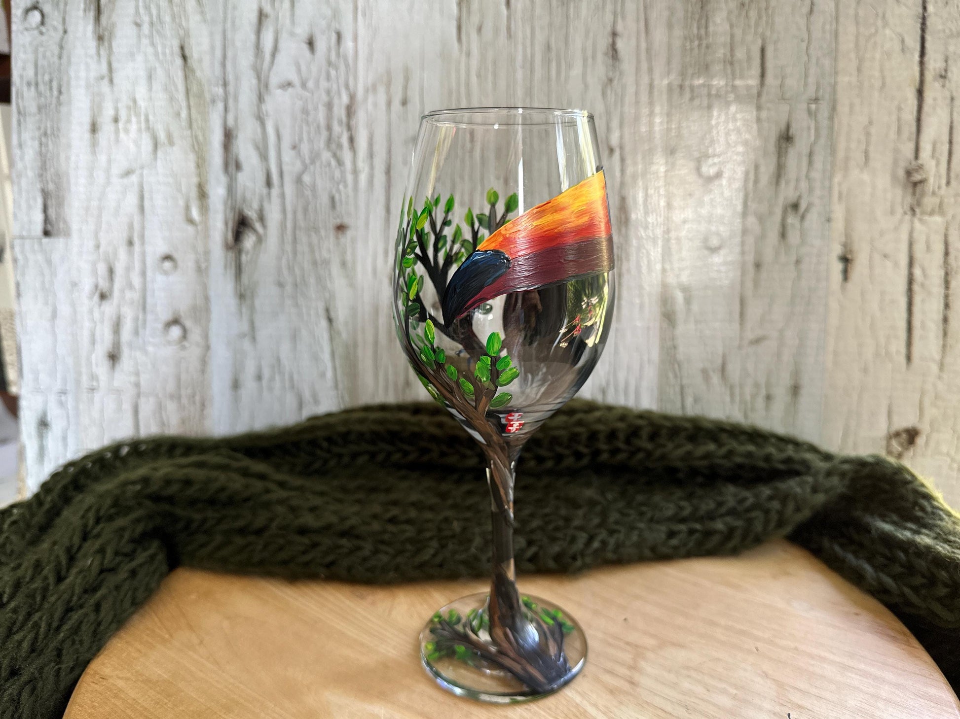 Toucan Bird Wine Glass, Hand Painted Bird Wine Glass, Mom Gift, Dad Gift, Bird Birthday Wine Gift, Toucan Lover Gift, Tropical Wine Glass