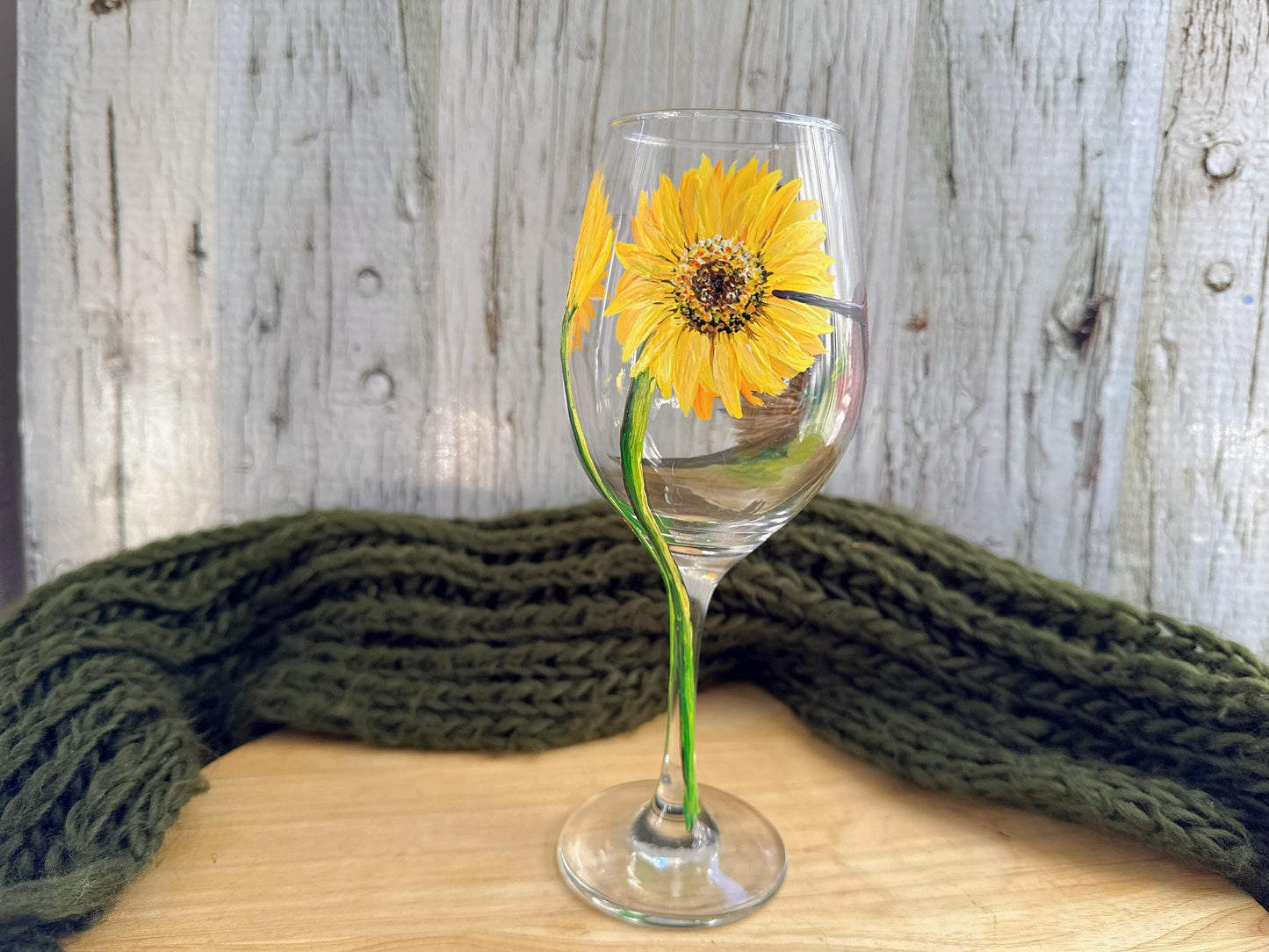 Hand painted Humming Bird wine glass, Mothers day gift, Wedding, Anniversary, Gift for Mom, Bird lover gift, Hummingbird gifts