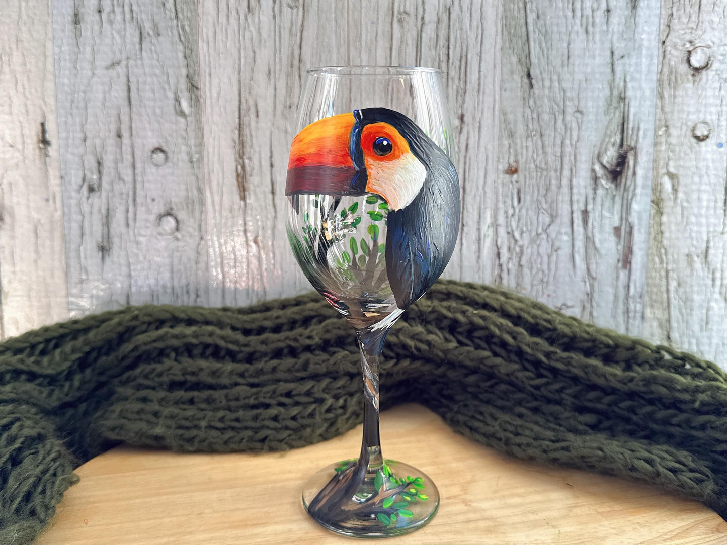 Toucan Bird Wine Glass, Hand Painted Bird Wine Glass, Mom Gift, Dad Gift, Bird Birthday Wine Gift, Toucan Lover Gift, Tropical Wine Glass
