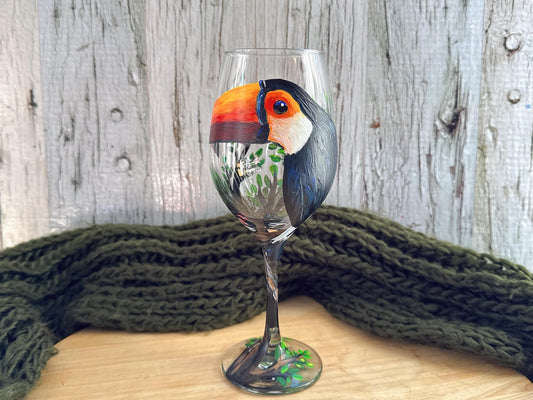 Toucan Bird Wine Glass, Hand Painted Bird Wine Glass, Mom Gift, Dad Gift, Bird Birthday Wine Gift, Toucan Lover Gift, Tropical Wine Glass