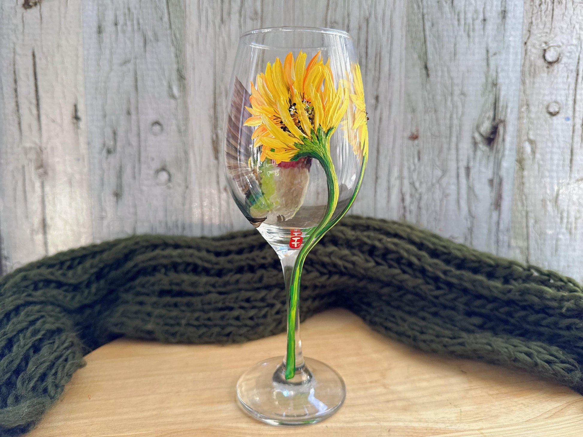 Hand painted Humming Bird wine glass, Mothers day gift, Wedding, Anniversary, Gift for Mom, Bird lover gift, Hummingbird gifts