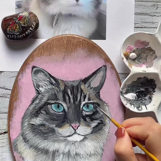 Video of the hand-painted custom cat portrait wood plaque